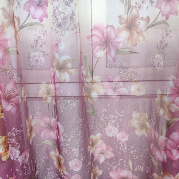 Готові атласні фіолетові штори та тюль-бальт із квітами, гарні готові пошиті гардини та портьєри 1428141158 фото