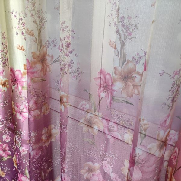 Готовые атласные фиолетовые шторы и тюль батист с цветами, красивые готовые пошитые гардины и портьеры 1428141158 фото