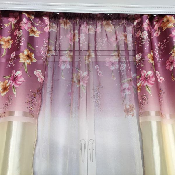 Готові атласні фіолетові штори та тюль-бальт із квітами, гарні готові пошиті гардини та портьєри 1428141158 фото